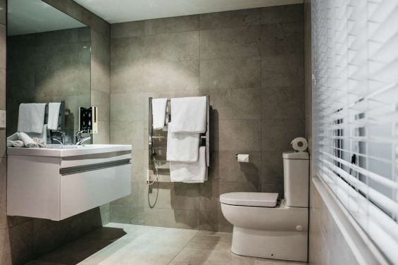 Executive Studio - bathroom