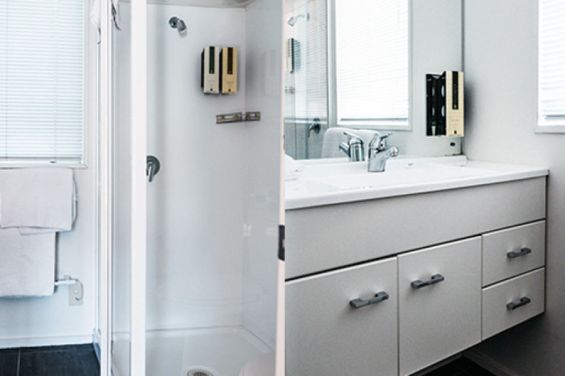 Executive Twin Studio - bathroom