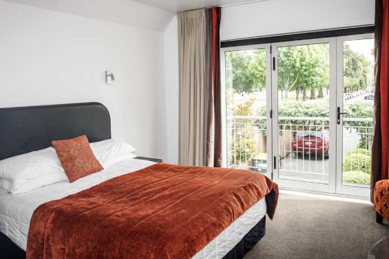 Studio Unit - queen-size bed